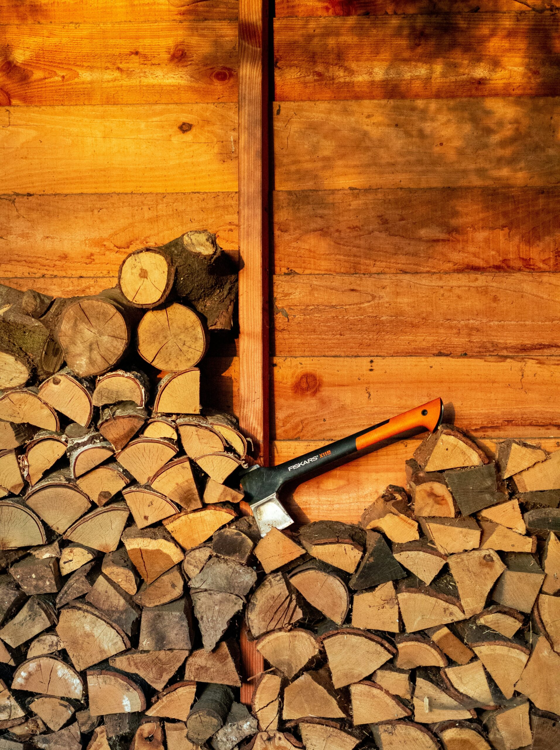 Beginner Axe Throwing Tips: Key Techniques for First-Timers