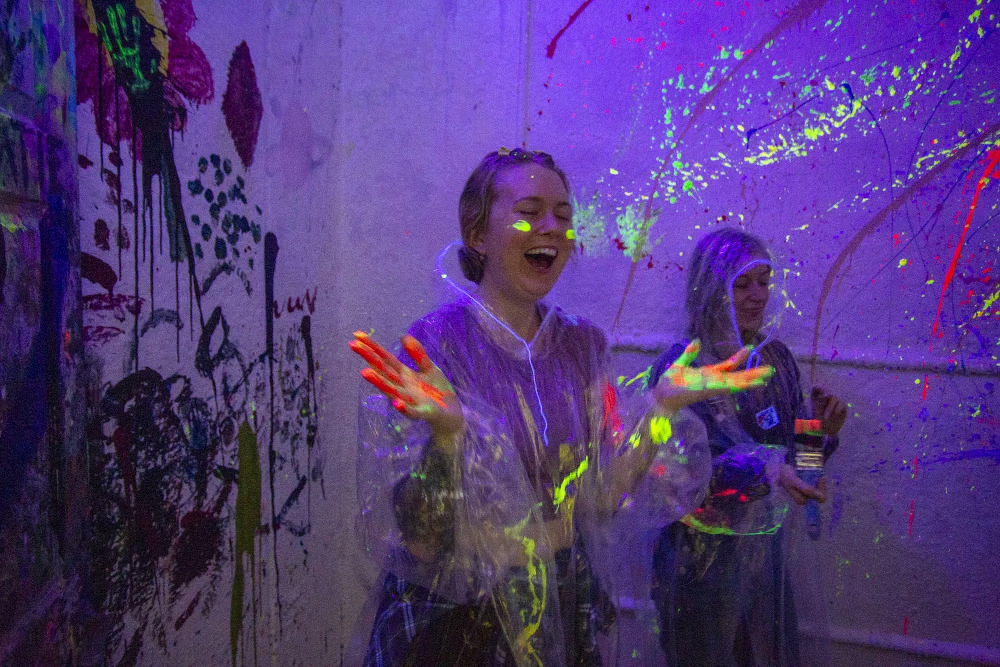 The Advantages of Splatter Paint Room Experiences Over DIY